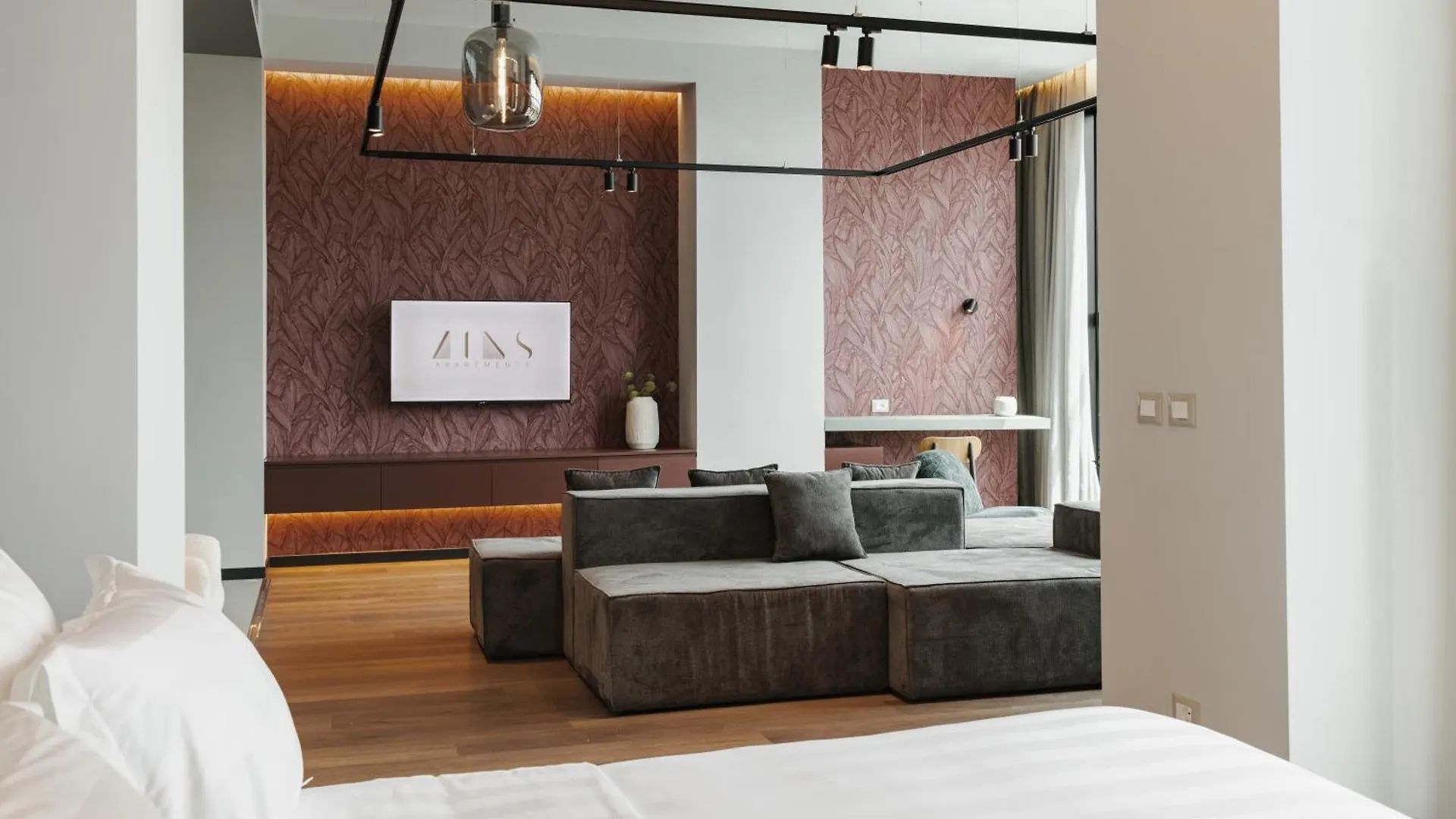 Zins Luxury Apartments Дуррес