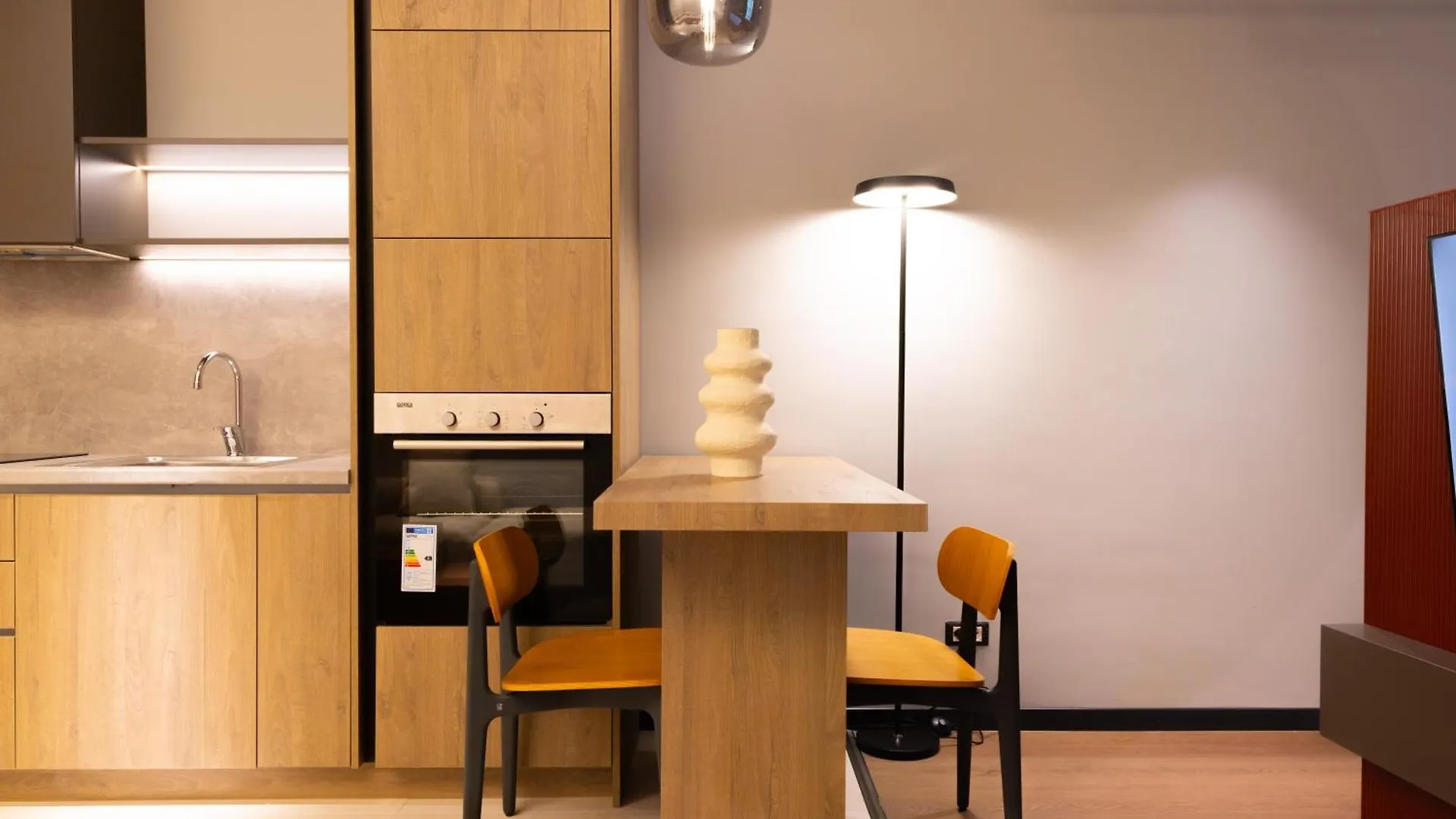 Zins Luxury Apartments Дуррес