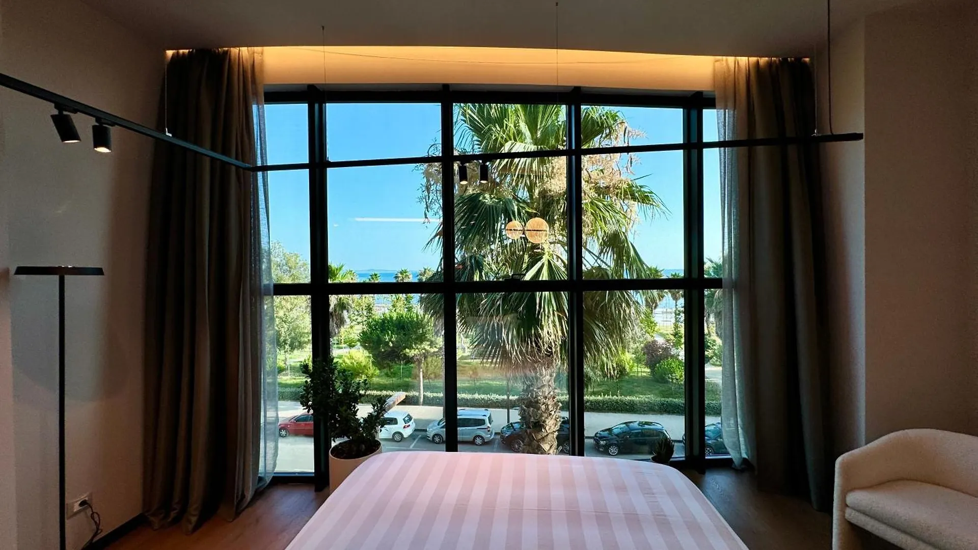 Zins Luxury Apartments Дуррес 0*,  Албания