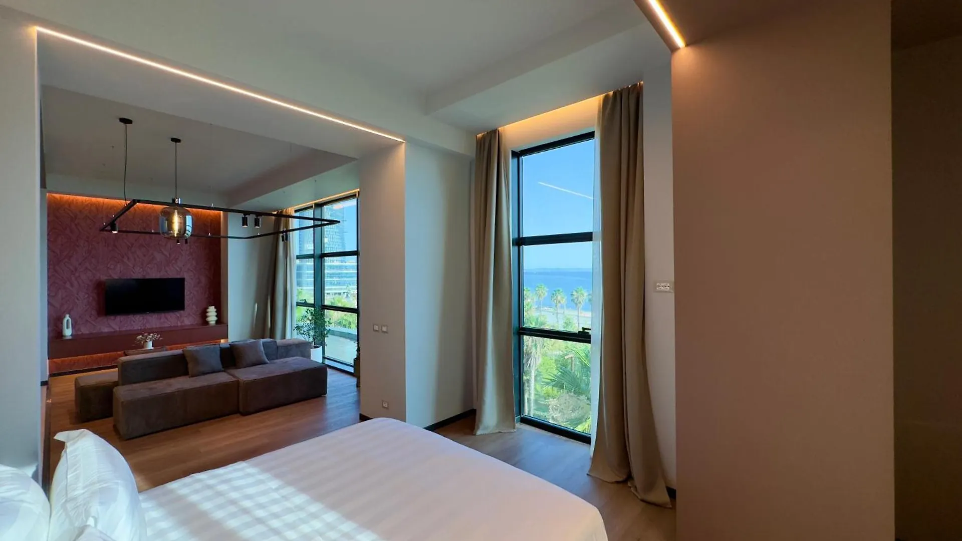 Zins Luxury Apartments Дуррес