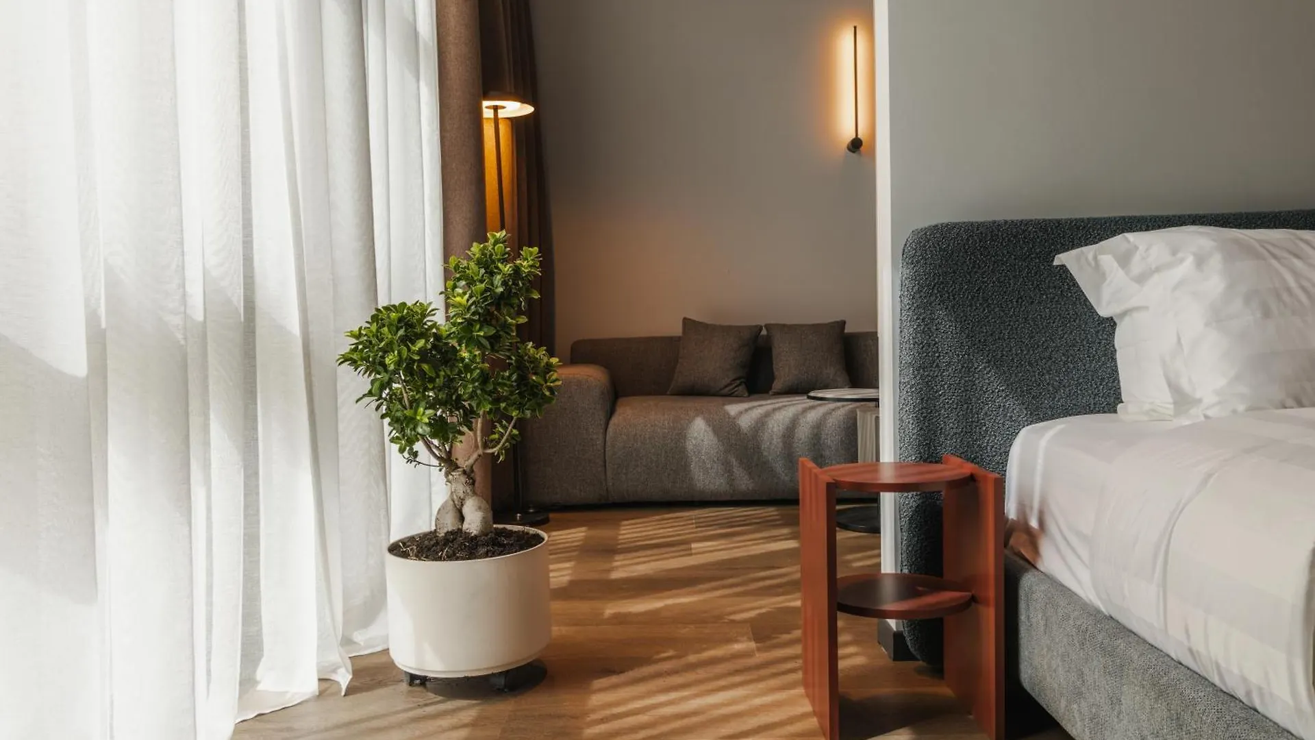 Zins Luxury Apartments Дуррес