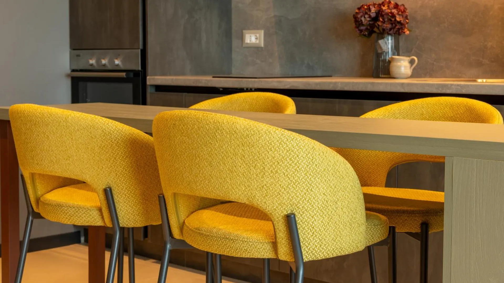 Zins Luxury Apartments Дуррес