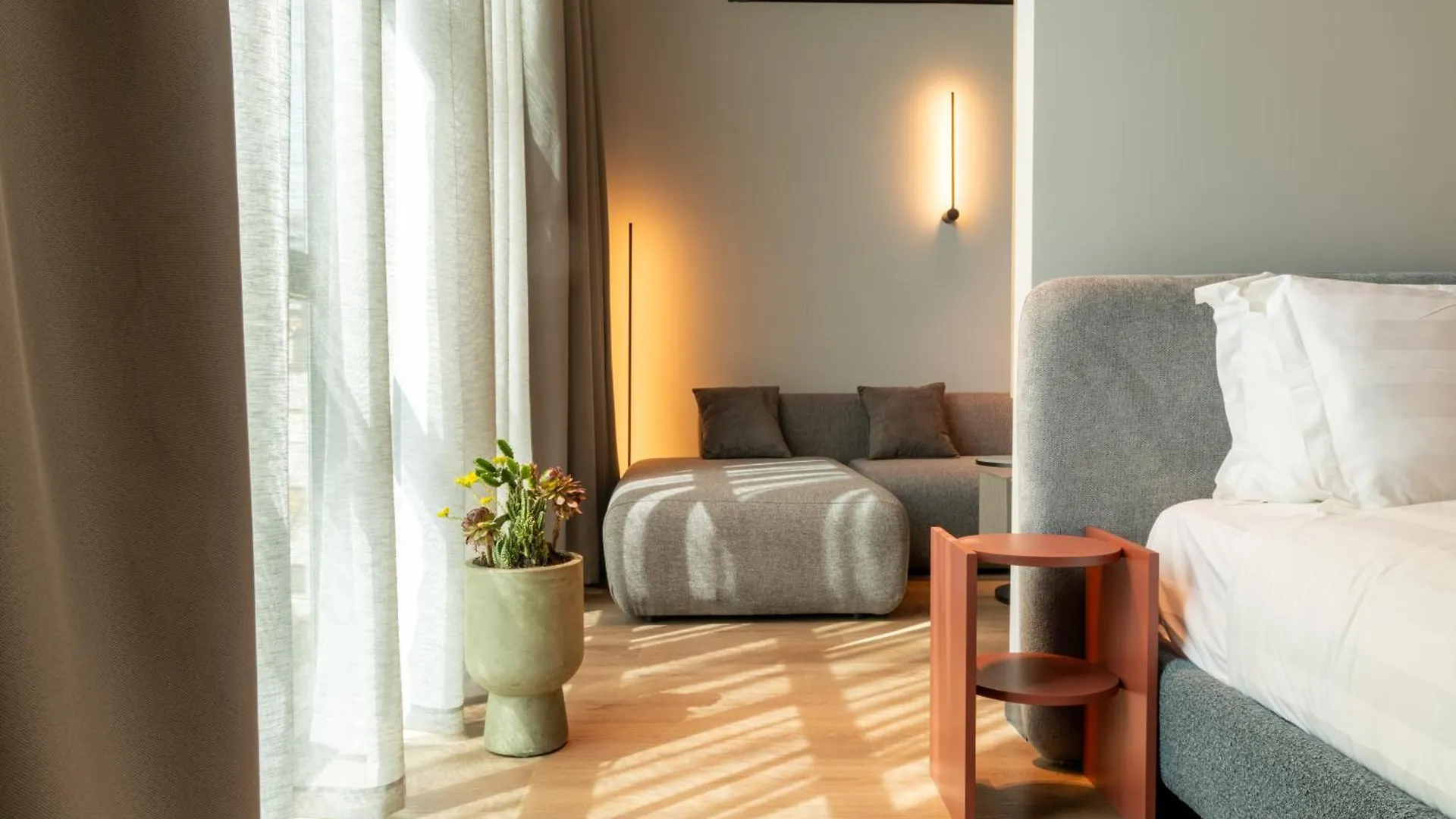 Zins Luxury Apartments Дуррес