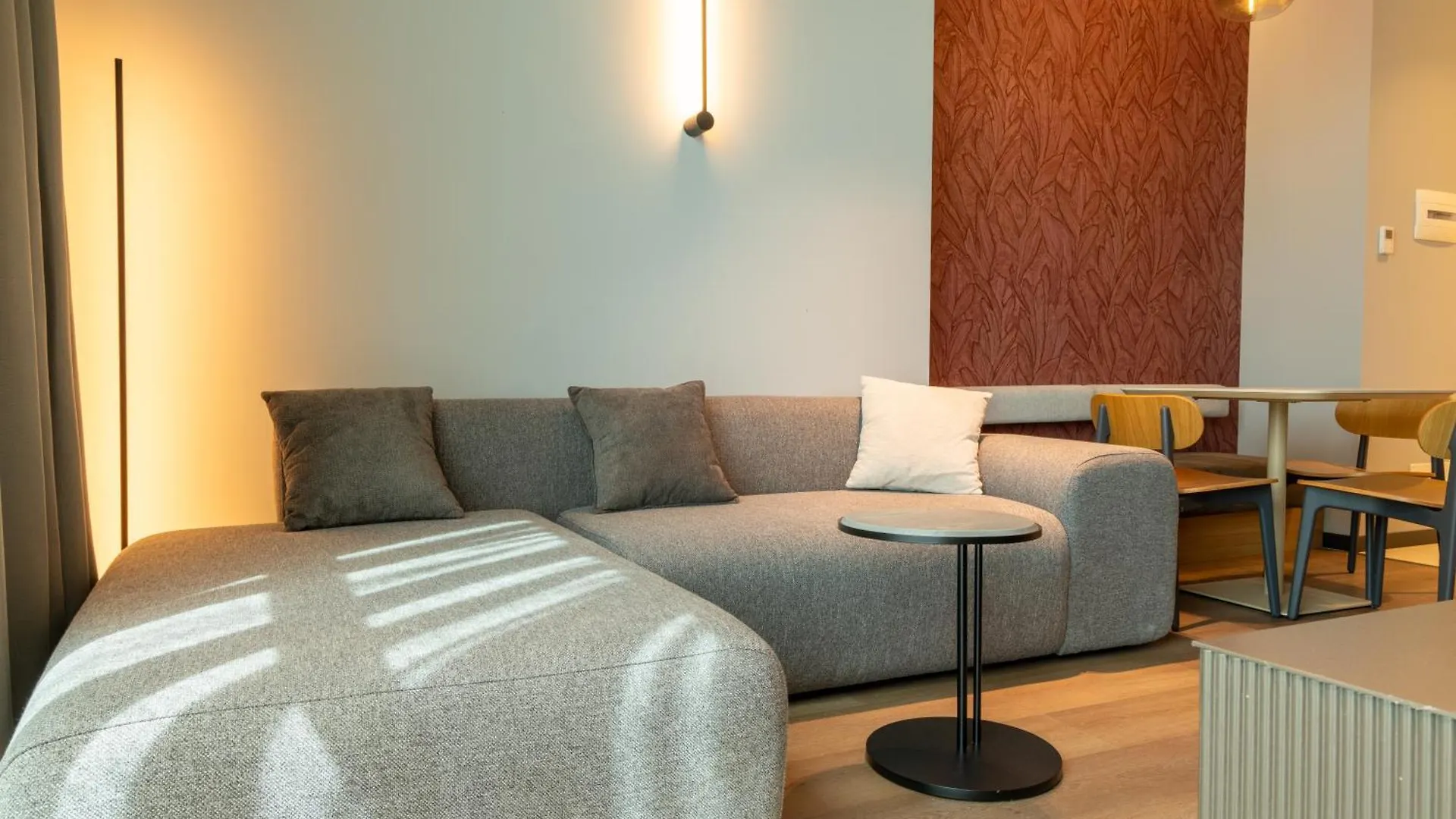 Zins Luxury Apartments Дуррес
