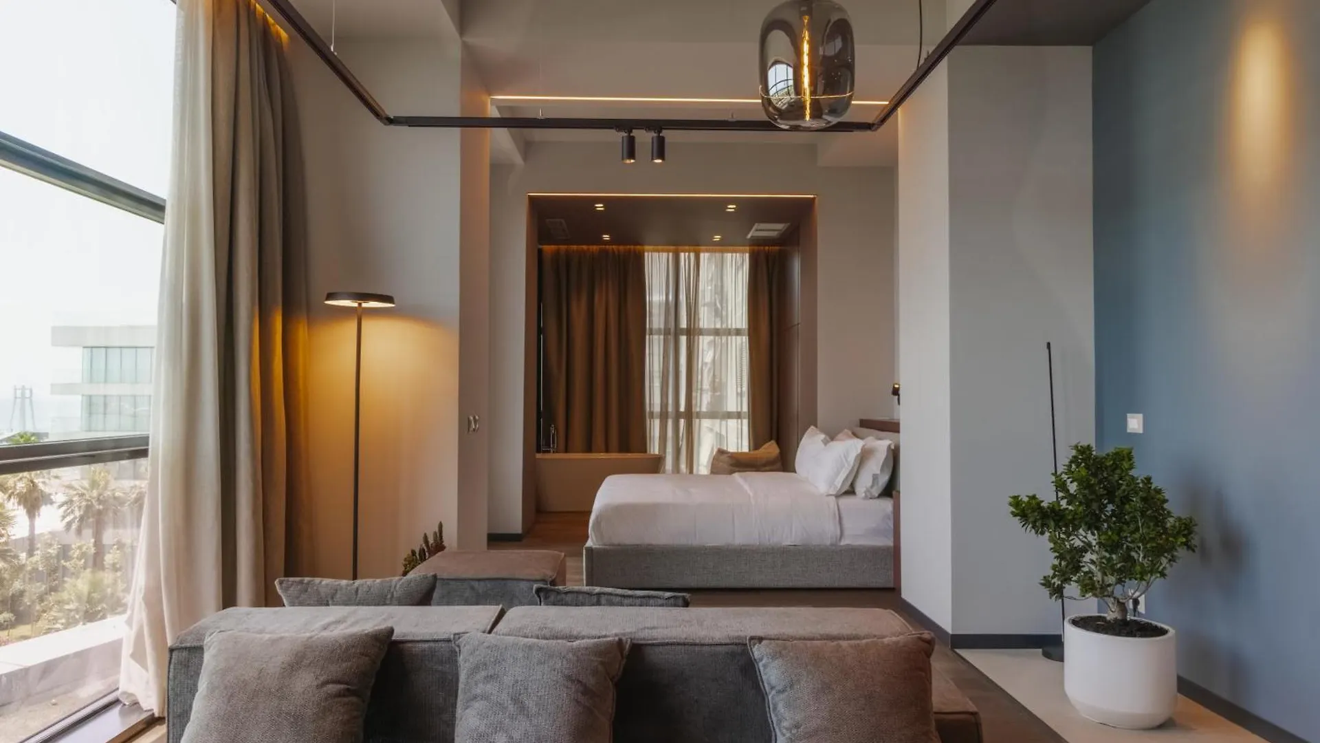 Zins Luxury Apartments Дуррес