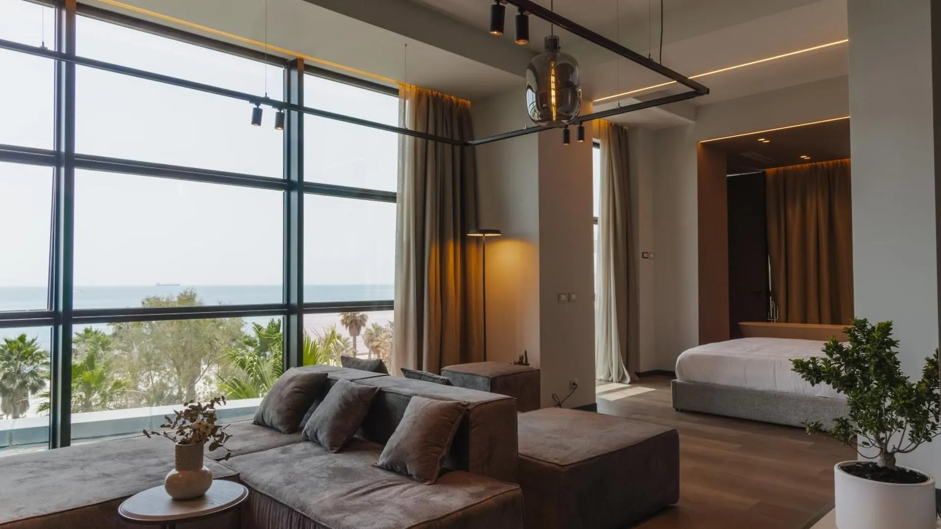 Zins Luxury Apartments Дуррес