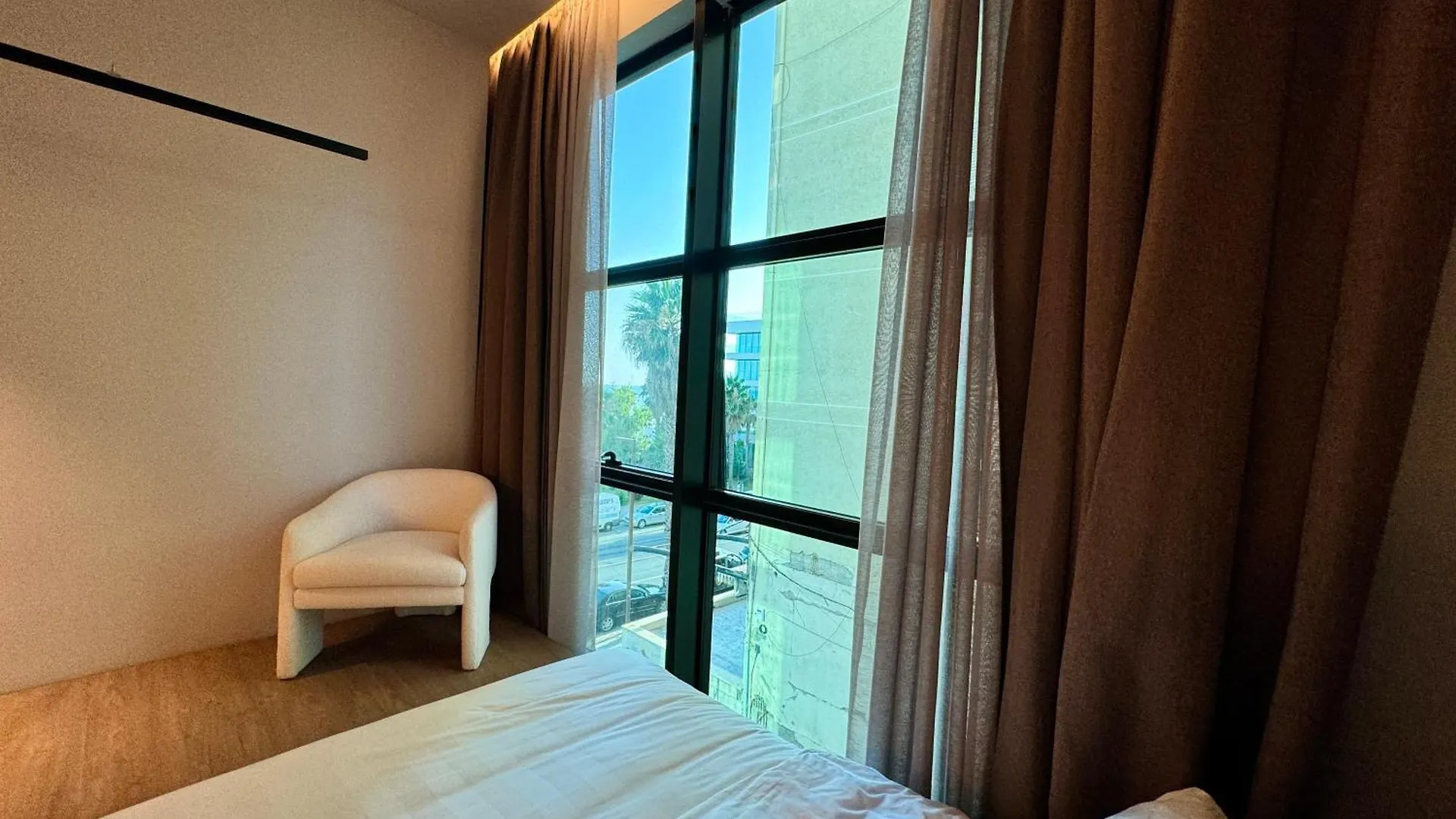 Zins Luxury Apartments Дуррес