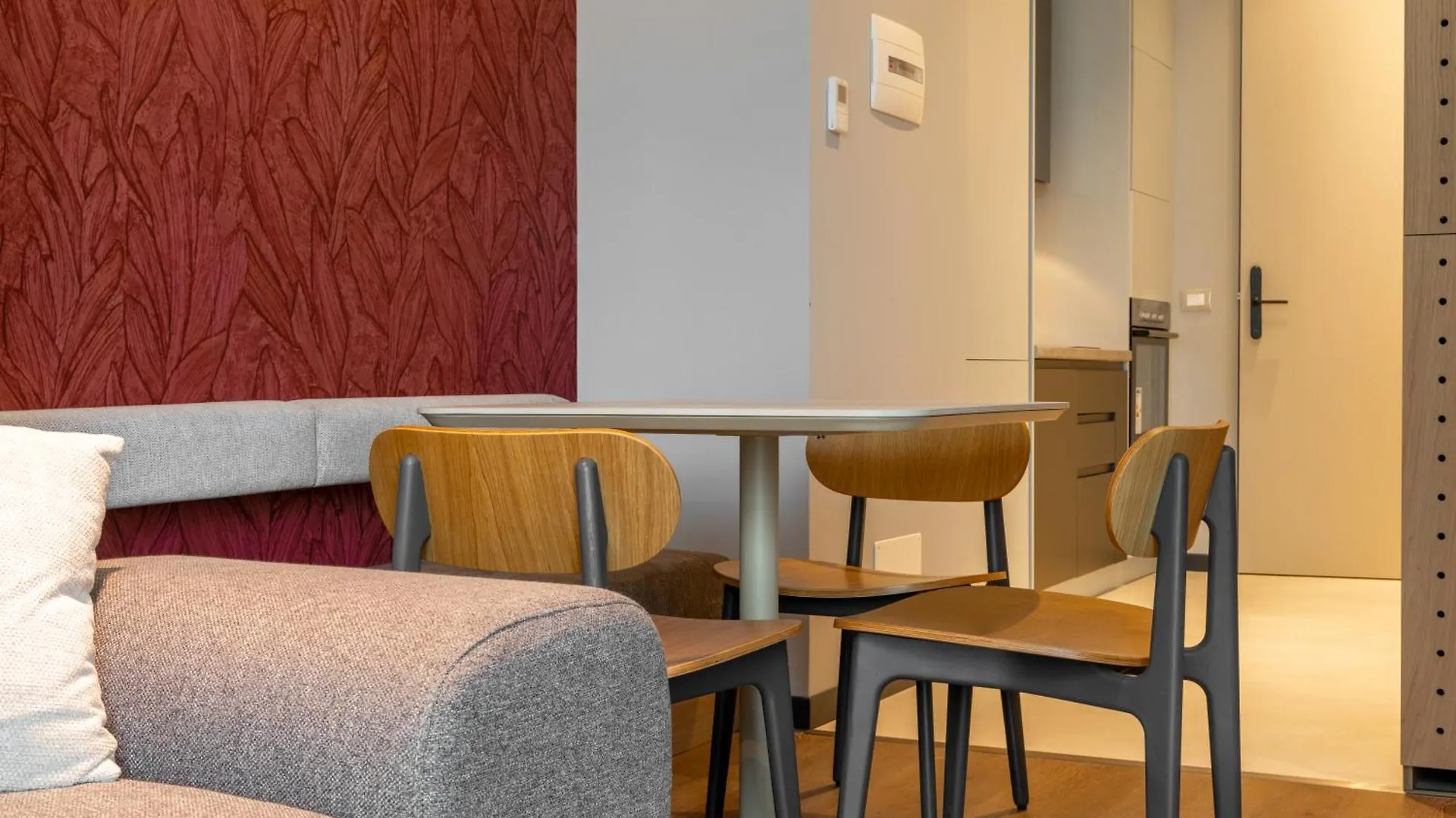 Zins Luxury Apartments Дуррес