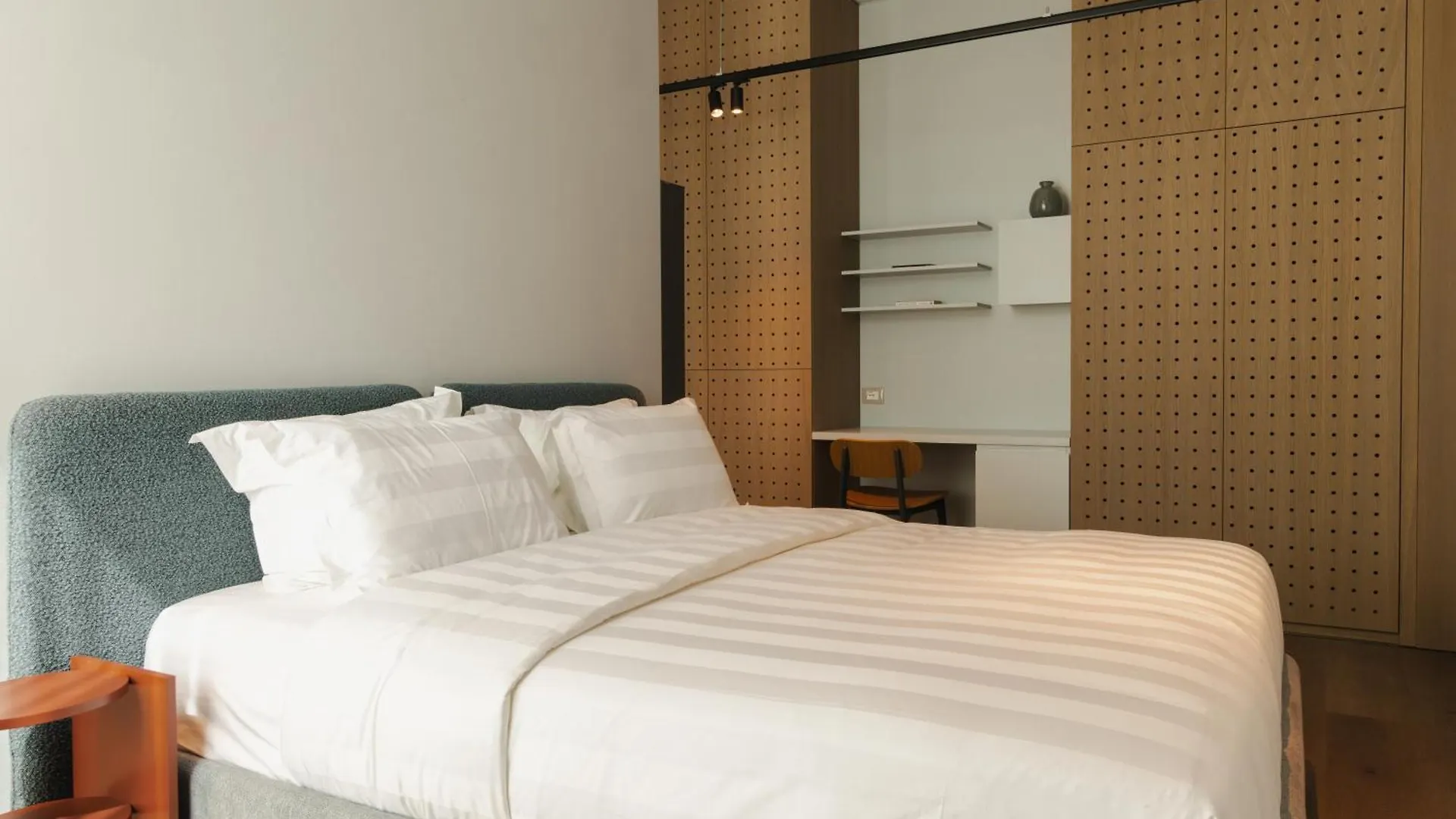 Zins Luxury Apartments Дуррес