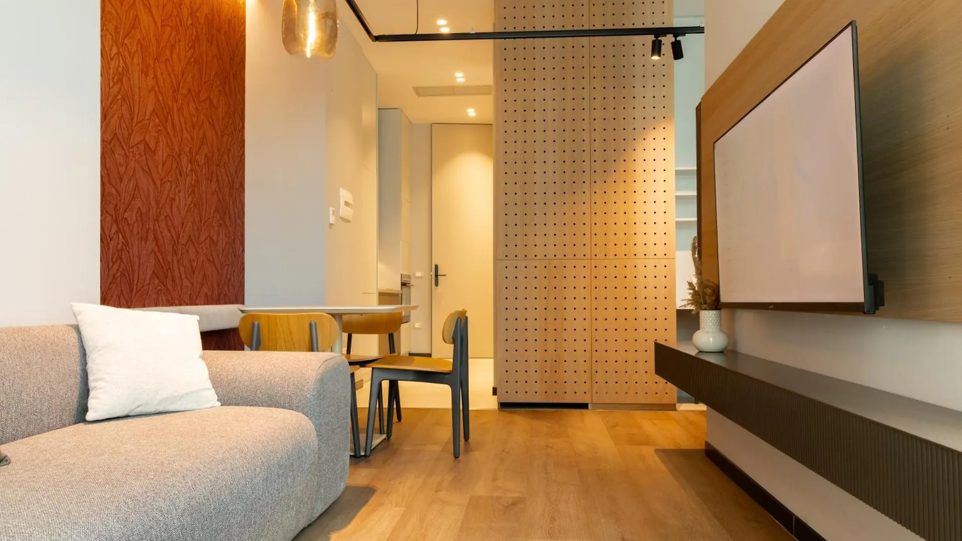 Zins Luxury Apartments Дуррес