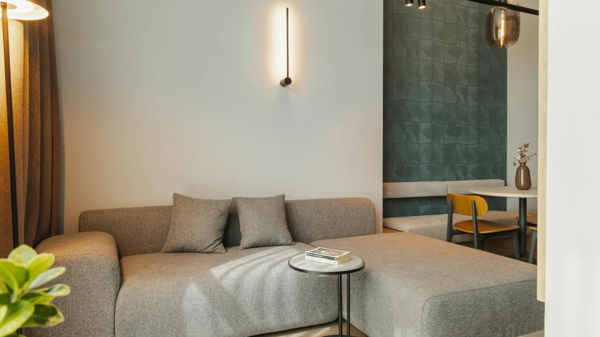 Zins Luxury Apartments Дуррес