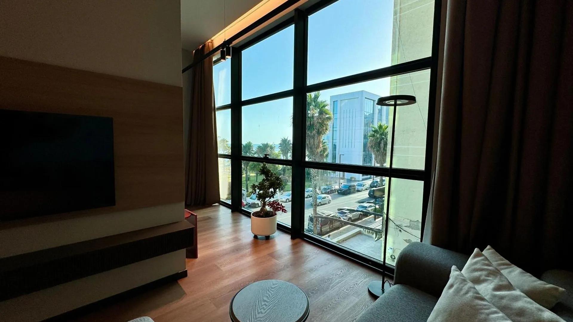 Zins Luxury Apartments Дуррес