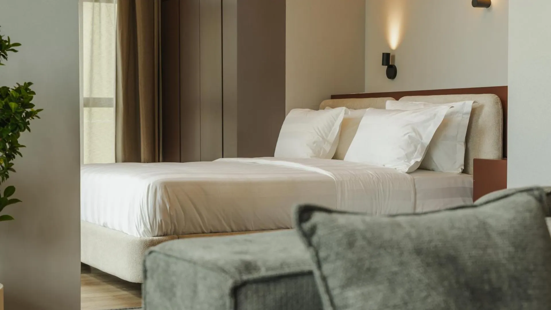 Zins Luxury Apartments Дуррес
