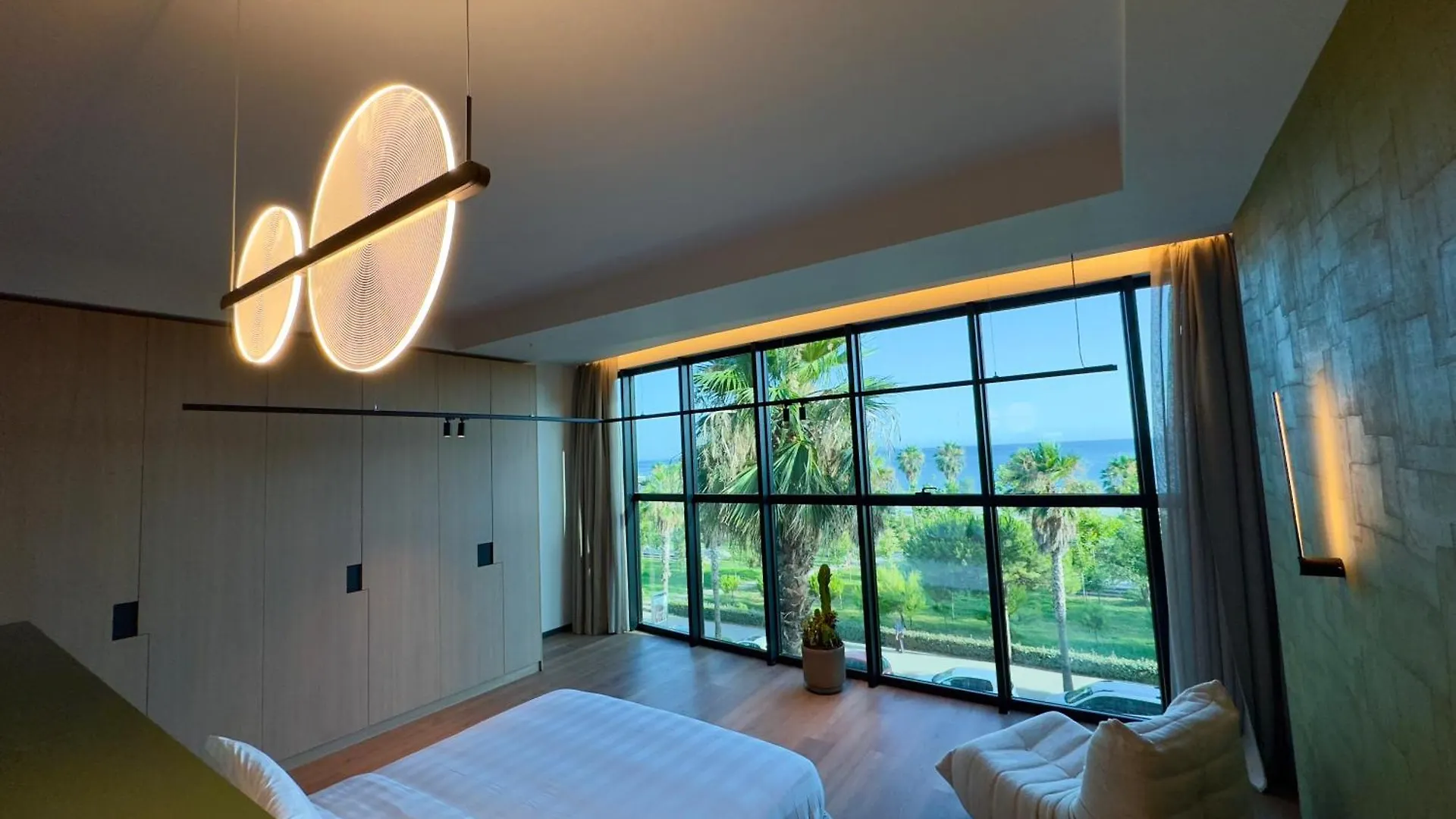Zins Luxury Apartments Дуррес