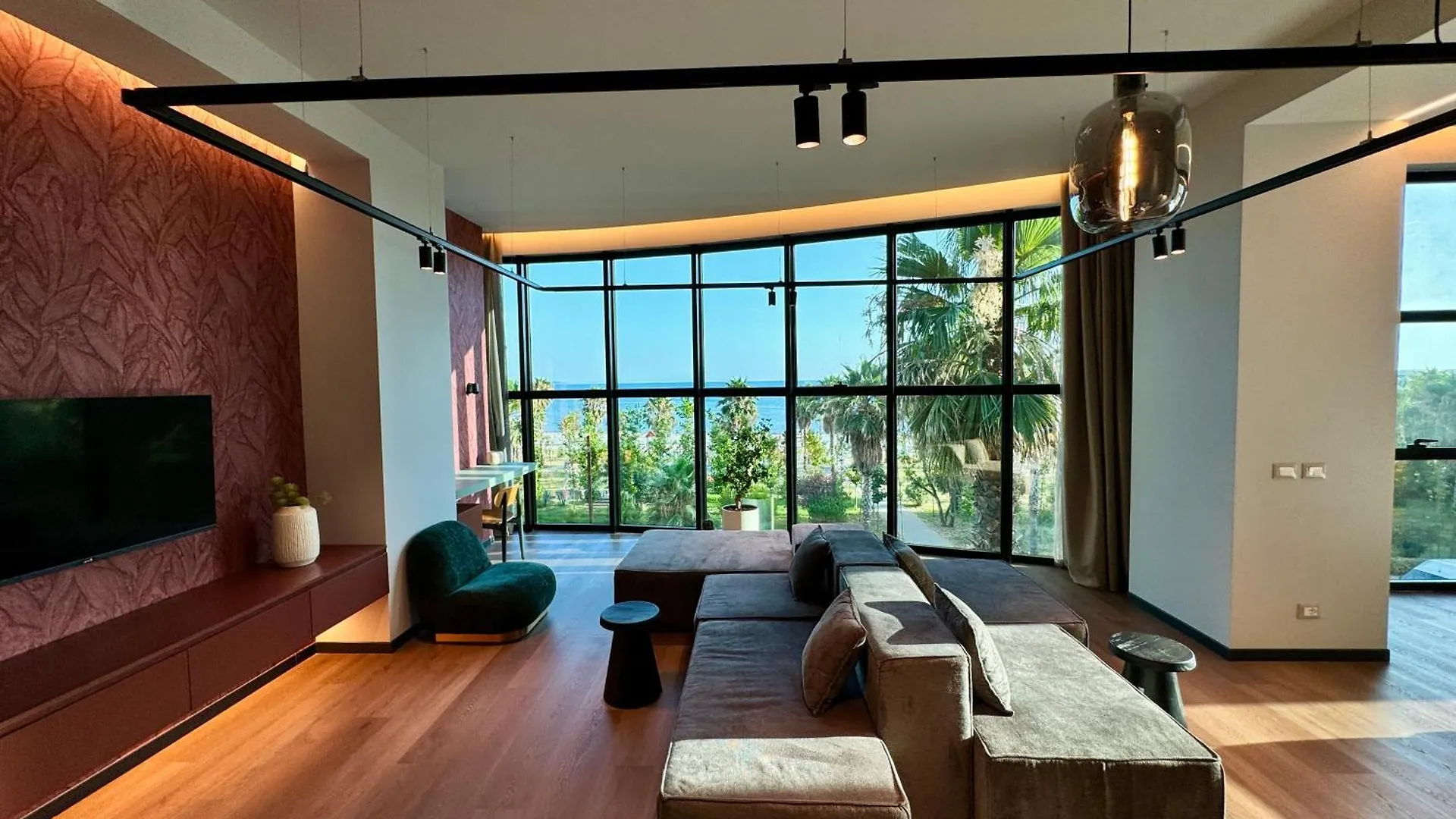 Zins Luxury Apartments Дуррес