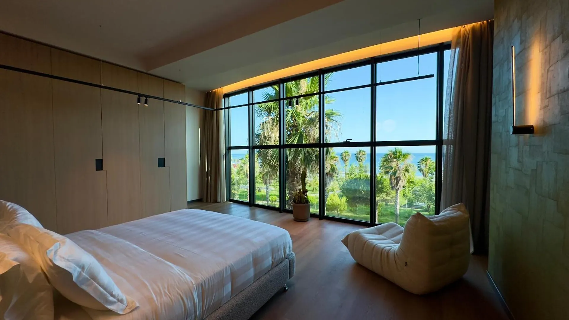 Zins Luxury Apartments Дуррес