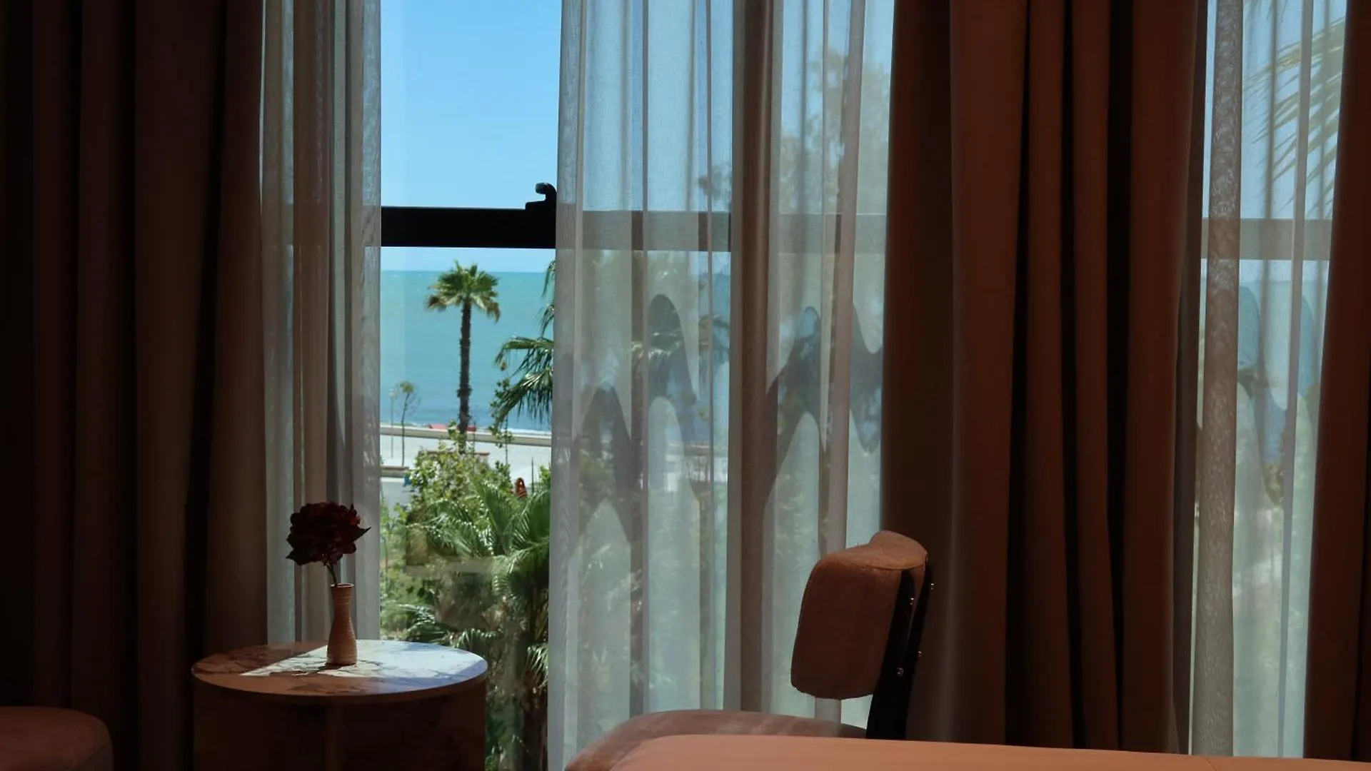 Zins Luxury Apartments Дуррес
