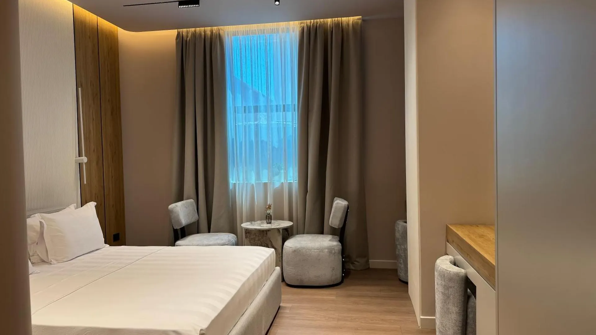 Zins Luxury Apartments Дуррес Албания