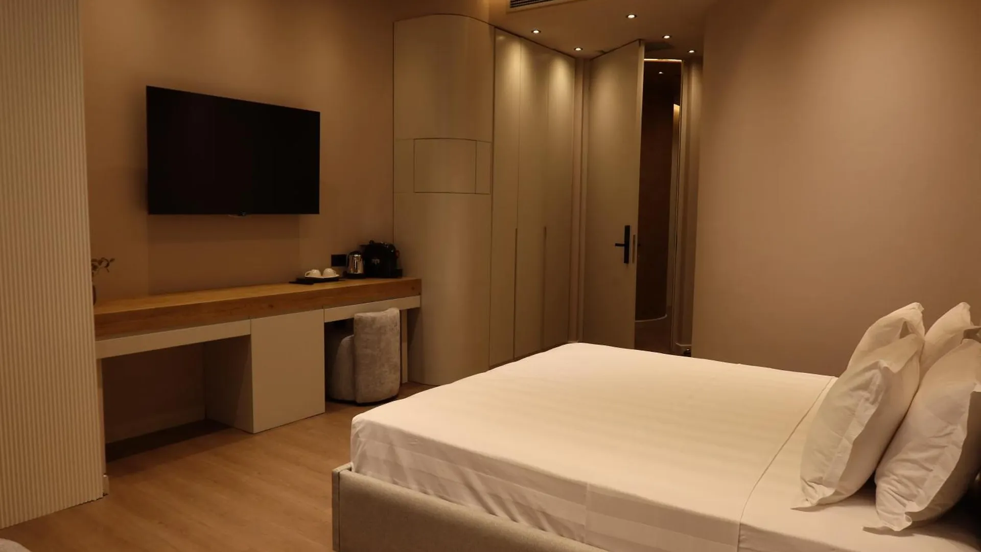 Zins Luxury Apartments Дуррес 0*,  Албания